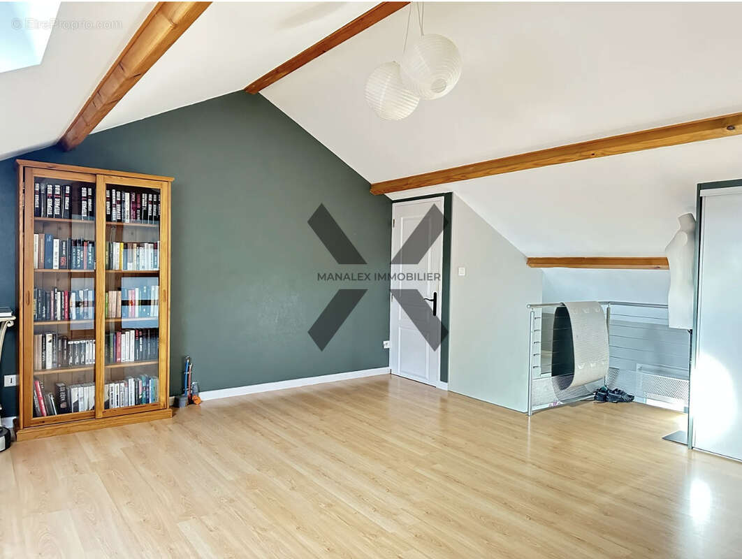 Maison à COMMELLE-VERNAY