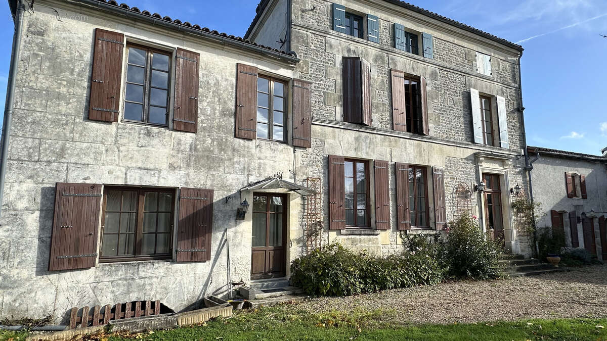 Maison à AUTHON-EBEON