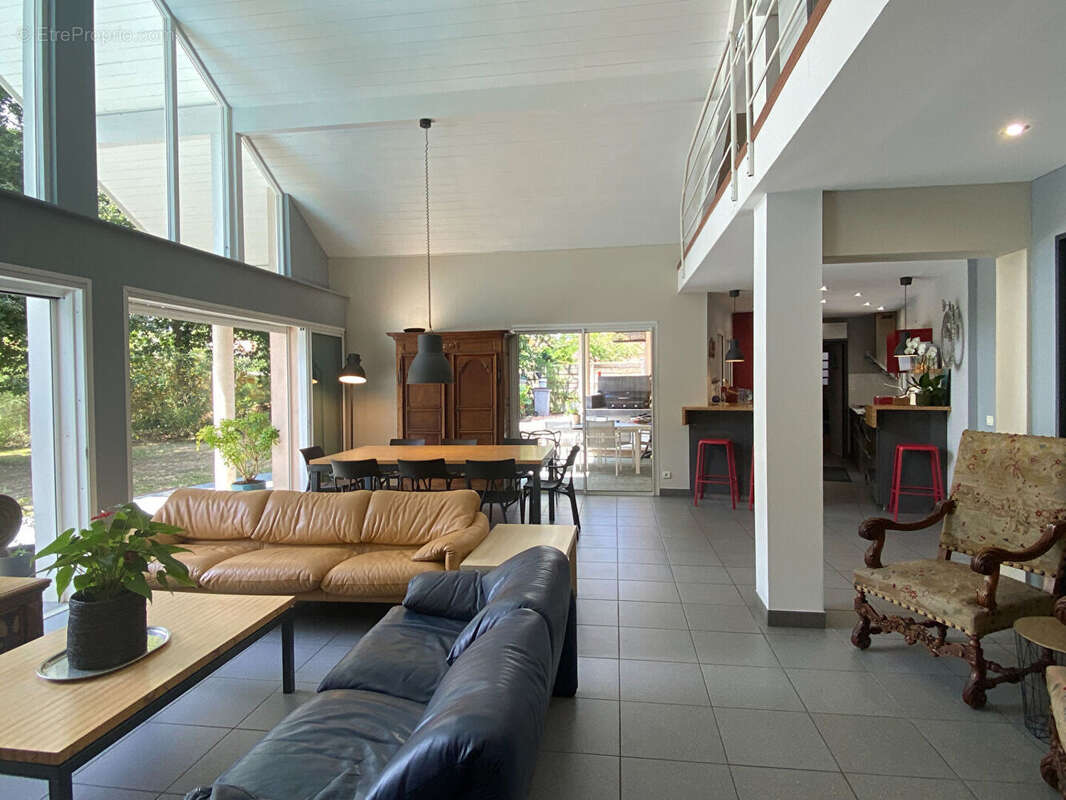 Maison à SAUGNAC-ET-CAMBRAN