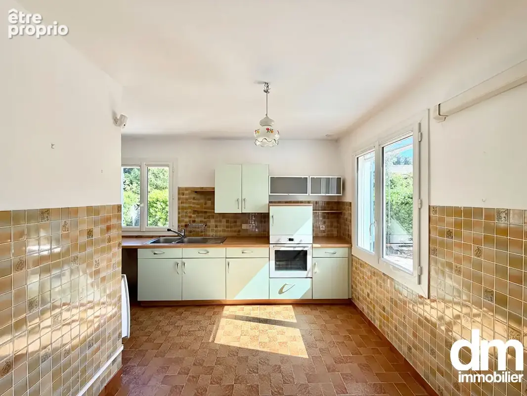 Maison de type 5 avec dépendance sur une parcelle de 570m2 - photo 9