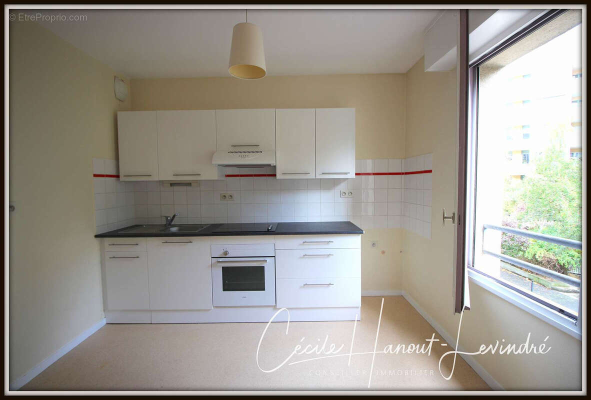 RENNES. CENTRE. Proche place des Lices - Dans une résidence séniors. Studio 32 m2 - 2ème étage avec ascenseur. - photo 5