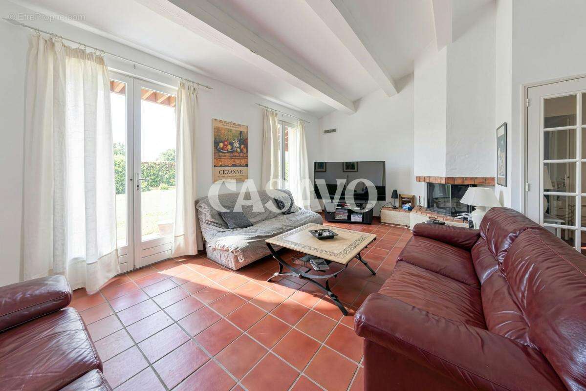 Vente Maison 5 pièces de 115m² - 13540 Aix-en-Provence - photo 7