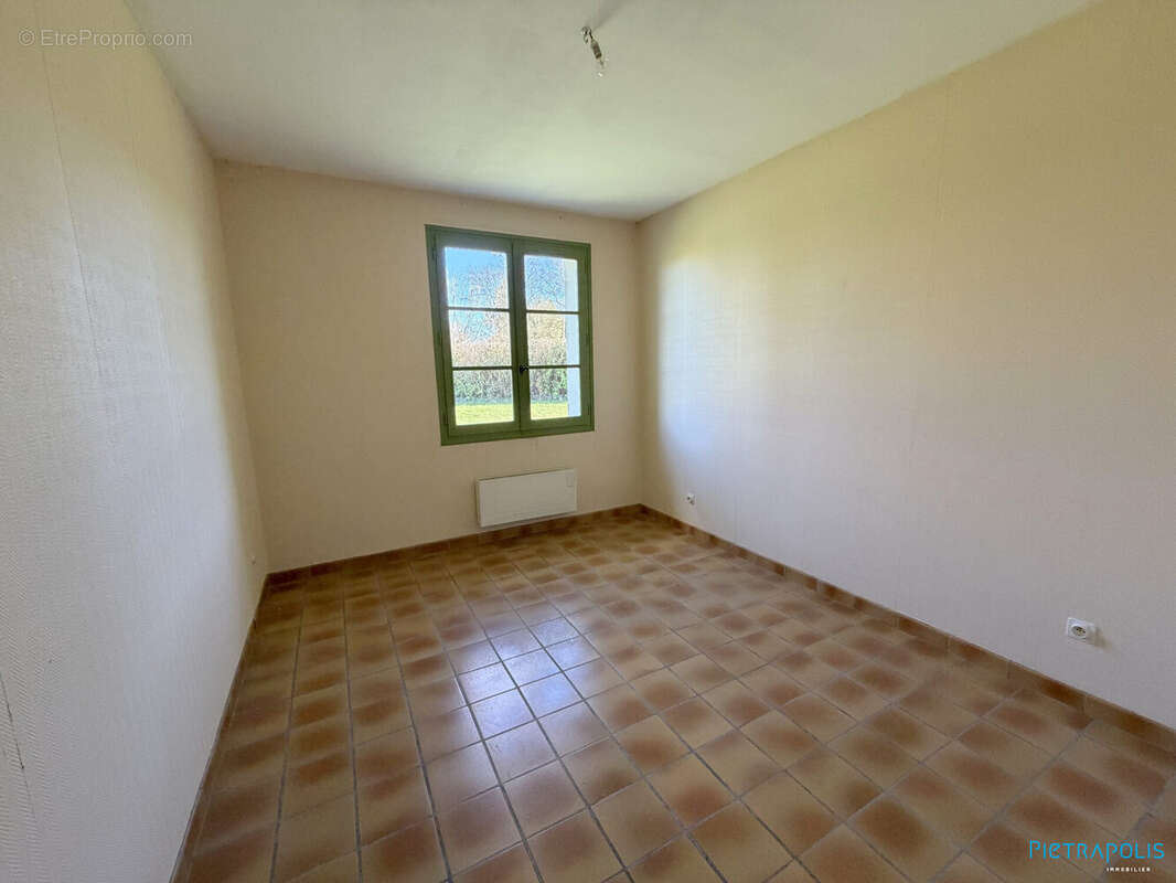Maison 192 m² à La Genete  - photo 8