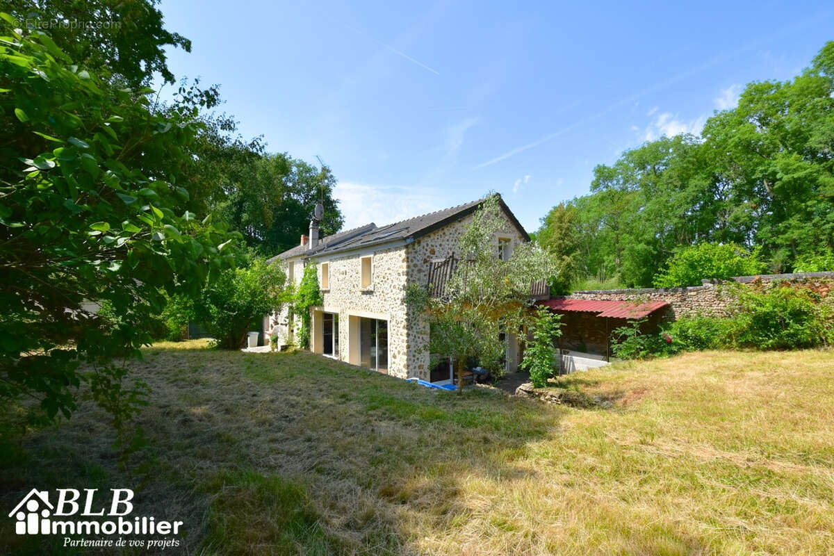Maison à LES ESSARTS-LE-ROI
