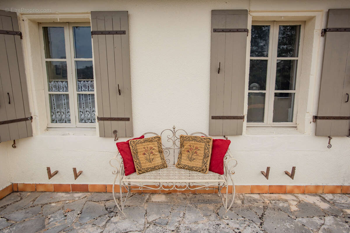 Maison à COUZE-ET-SAINT-FRONT