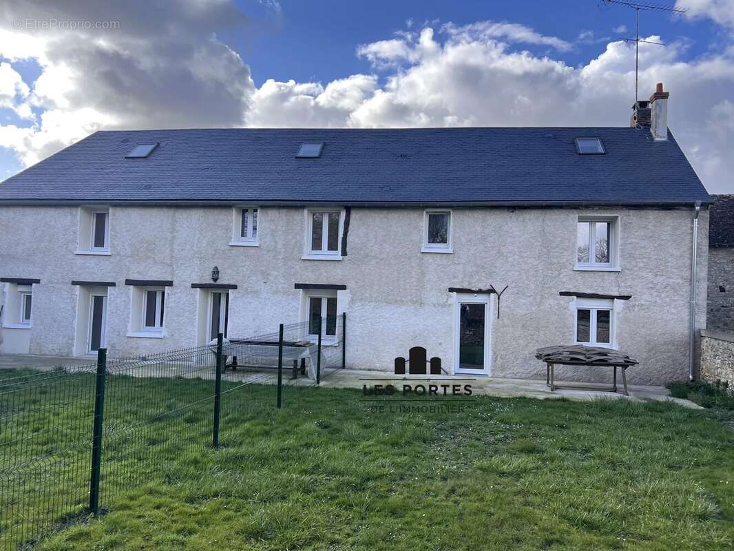 Maison à D&#039;HUISON-LONGUEVILLE