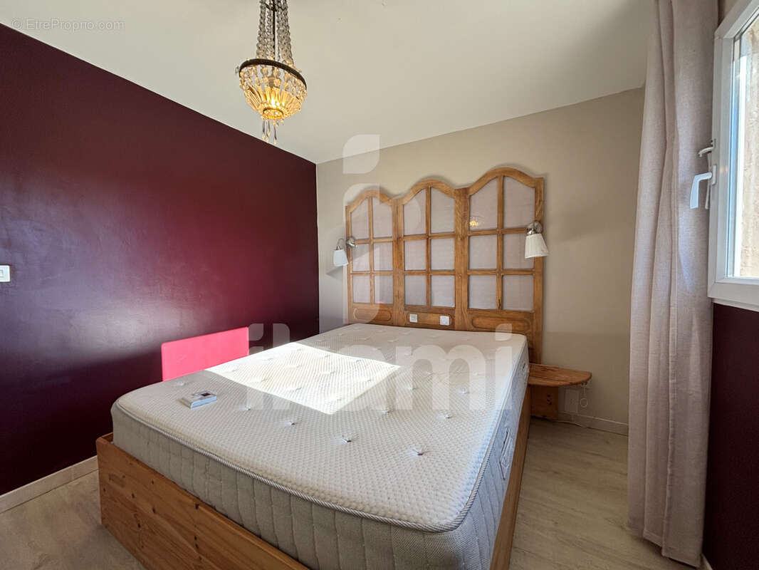 Maison à LAUDUN-L'ARDOISE