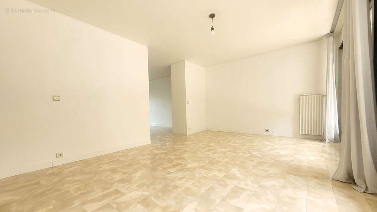 Appartement à LE COUDRAY-MONTCEAUX