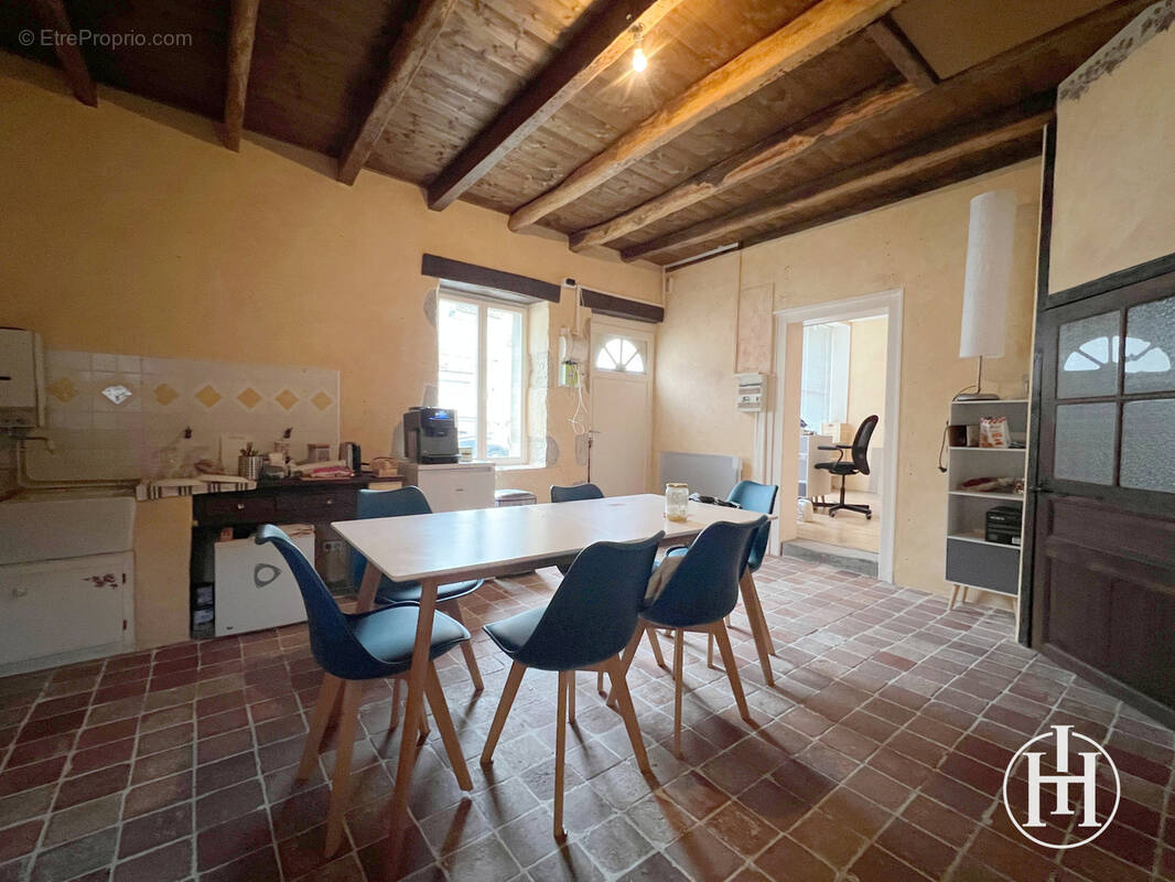 Appartement à VALLON-EN-SULLY