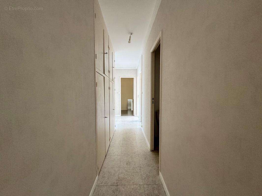 Appartement t4 au 1er étage avec ascenseur - photo 8