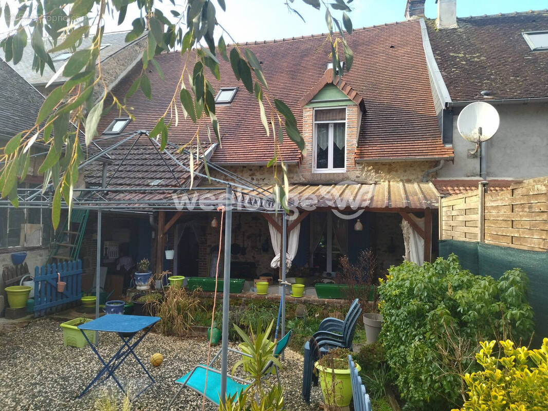 Maison à LA CELLE-DUNOISE