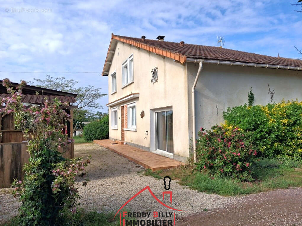Maison à SAINT-VARENT