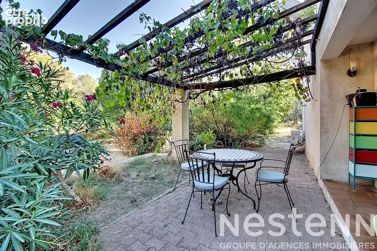 A VENDRE DRAGUIGNAN - Propriété d'environ 240 m² avec deux maisons, studio indépendant, piscine et dépendances sur 3 000 m² de t - photo 9