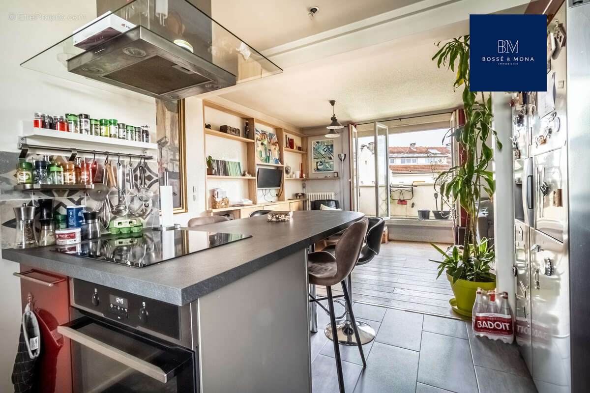 Appartement à COURBEVOIE