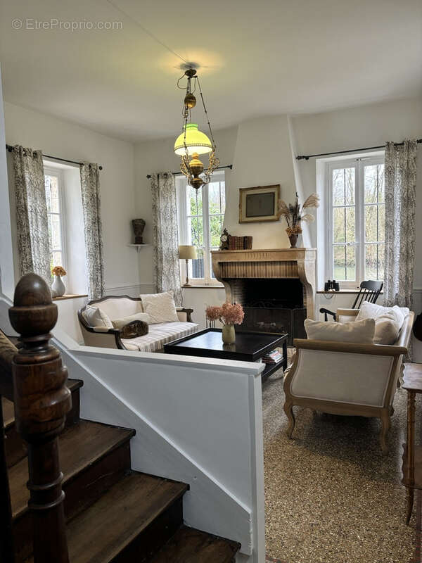 Maison à SAINT-PRYVE-SAINT-MESMIN