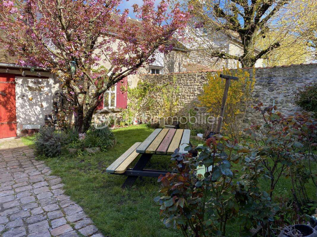 Maison à DAMMARTIN-EN-SERVE