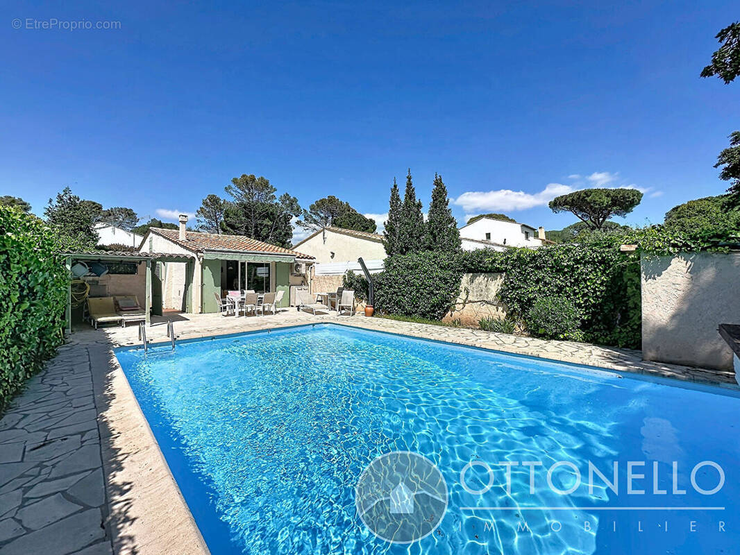 Maison à ROQUEBRUNE-SUR-ARGENS