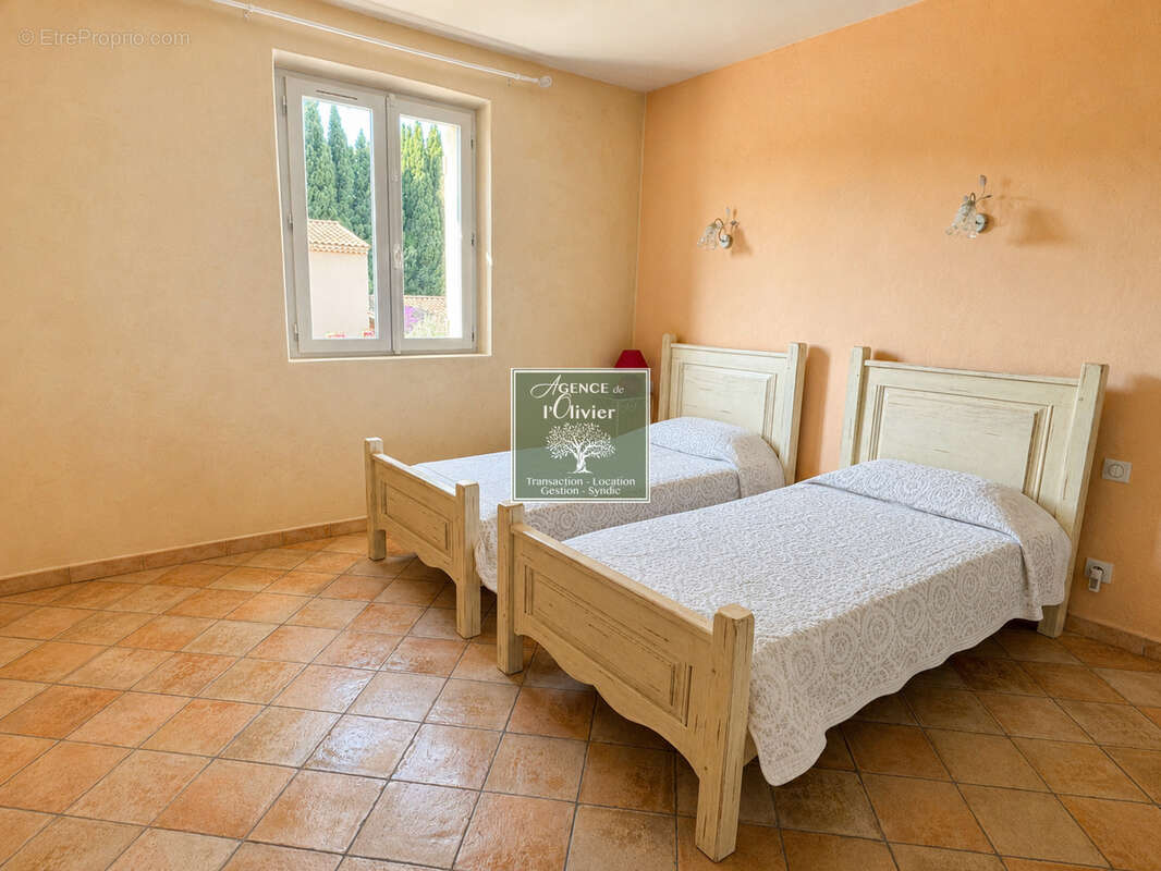 A pieds du centre de Saint-Rémy, maison familiale sur près de 1400m2 de terrain - photo 13