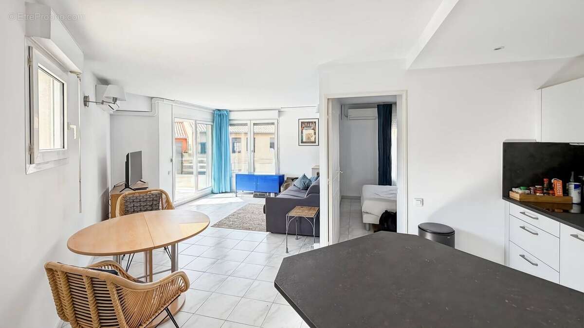 Appartement à VALLAURIS