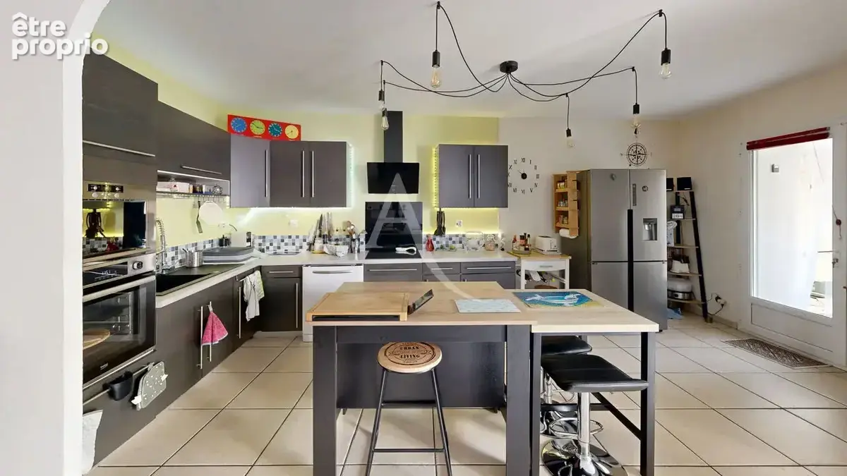 Une maison authentique au coeur du village, rénovée avec jardin, 4 chambres, garage - photo 7