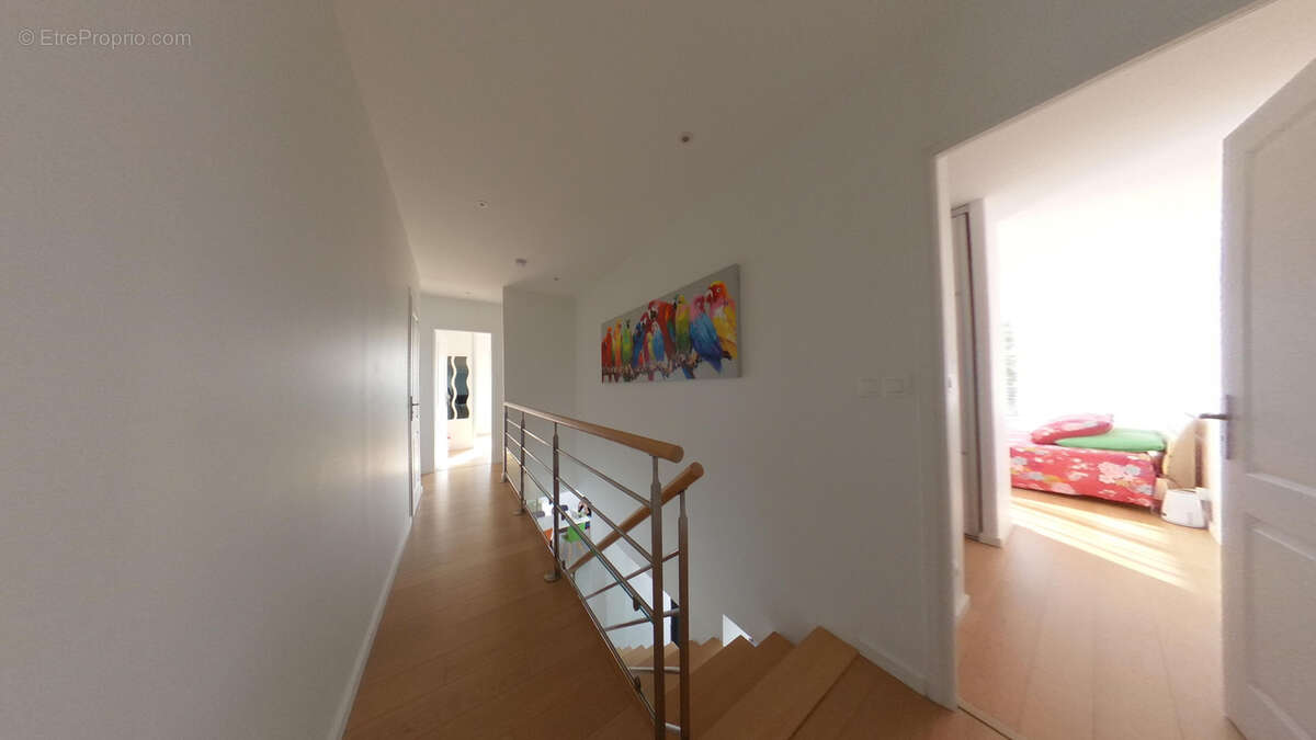 Maison à CRESPIERES