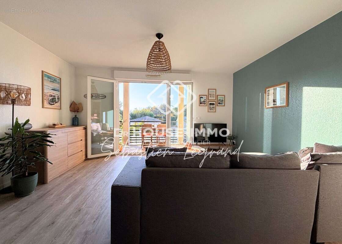 Appartement à PAREMPUYRE