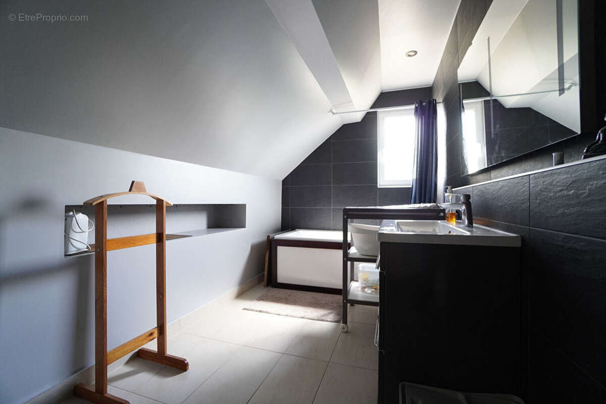 Maison à SAINT-GERVAIS-EN-BELIN