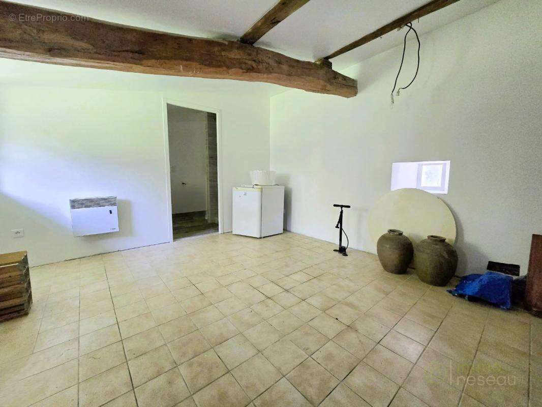 Maison 148 m² à Saint-Dizant-Du-Gua  - photo 4