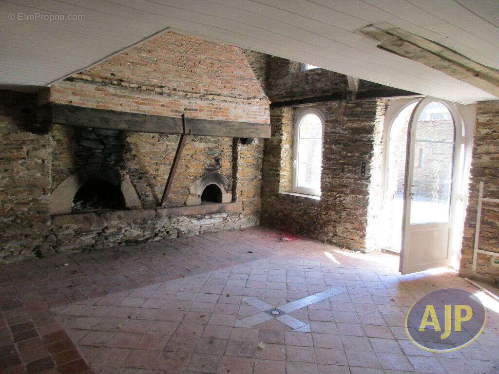 Maison à VILLEDIEU-LA-BLOUERE