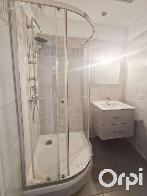 Appartement à SAINT-JULIEN-DE-PEYROLAS