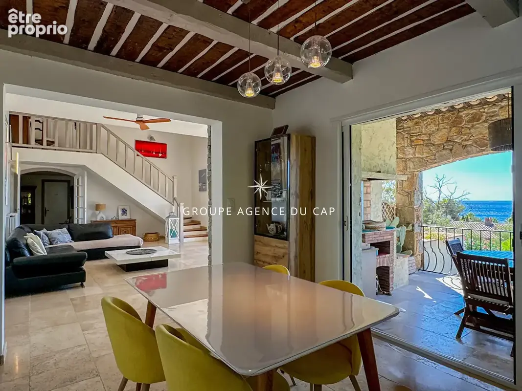 A vendre villa 6 chambres en suite piscine pool house vue mer panoramique sur st-tropez garages et parkings - photo 10
