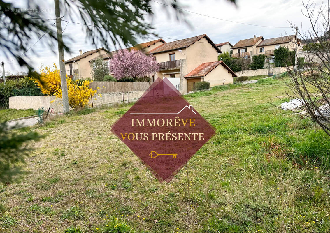 Terrain à SAINT-CLAIR-DU-RHONE