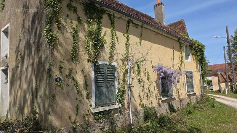 ARQUIAN - Les Cardots - Maison de 4 pièces à rénover entièrement - photo 2