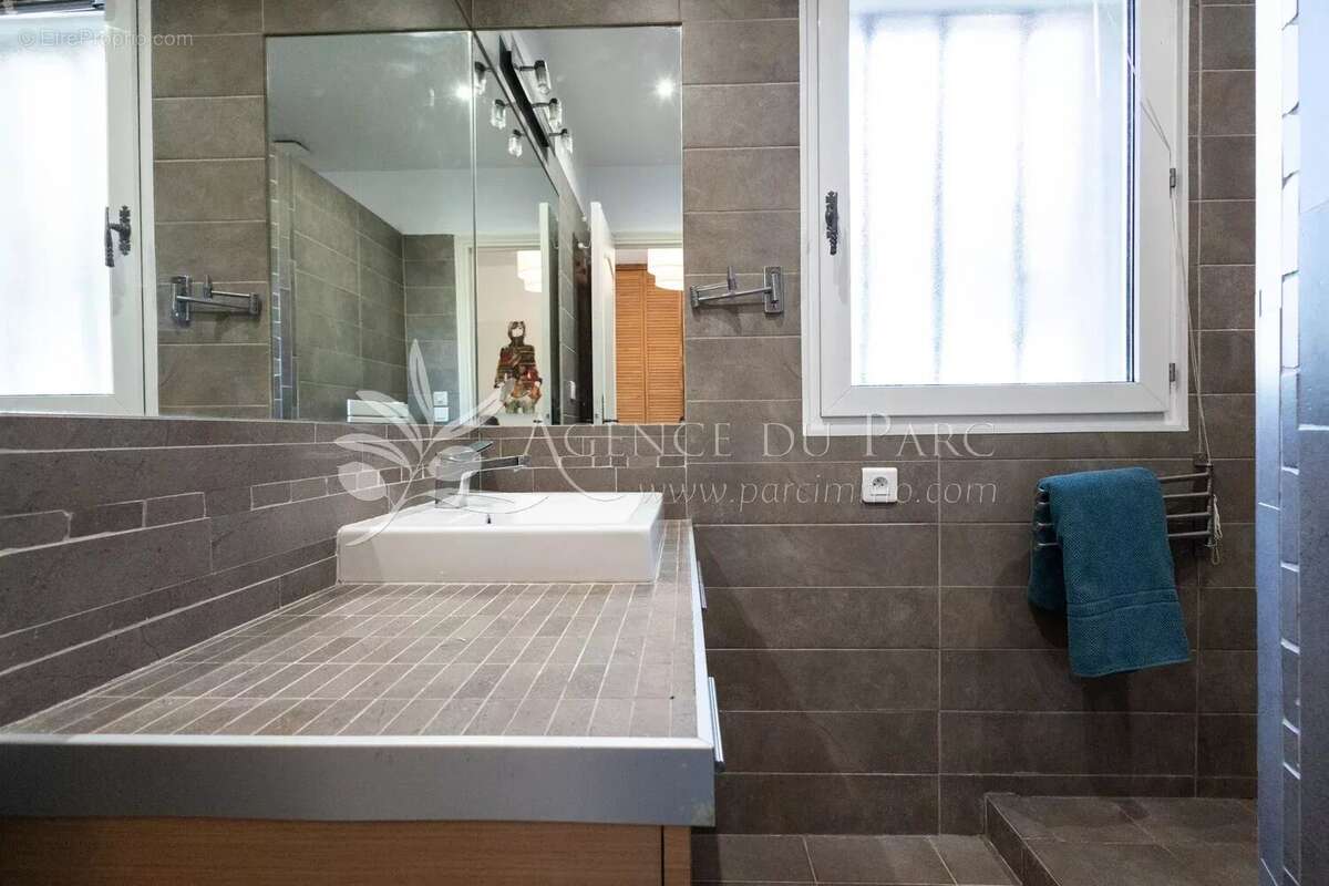 Maison à ROQUEFORT-LES-PINS