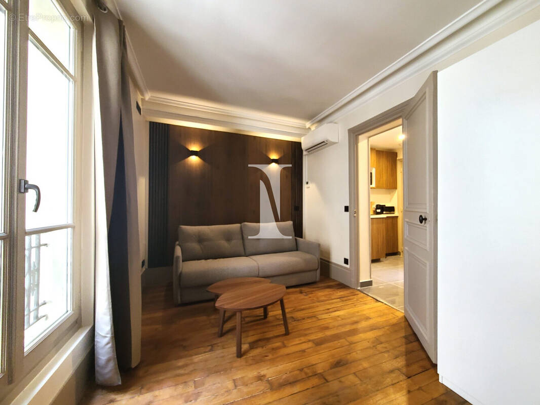 Appartement à PARIS-8E