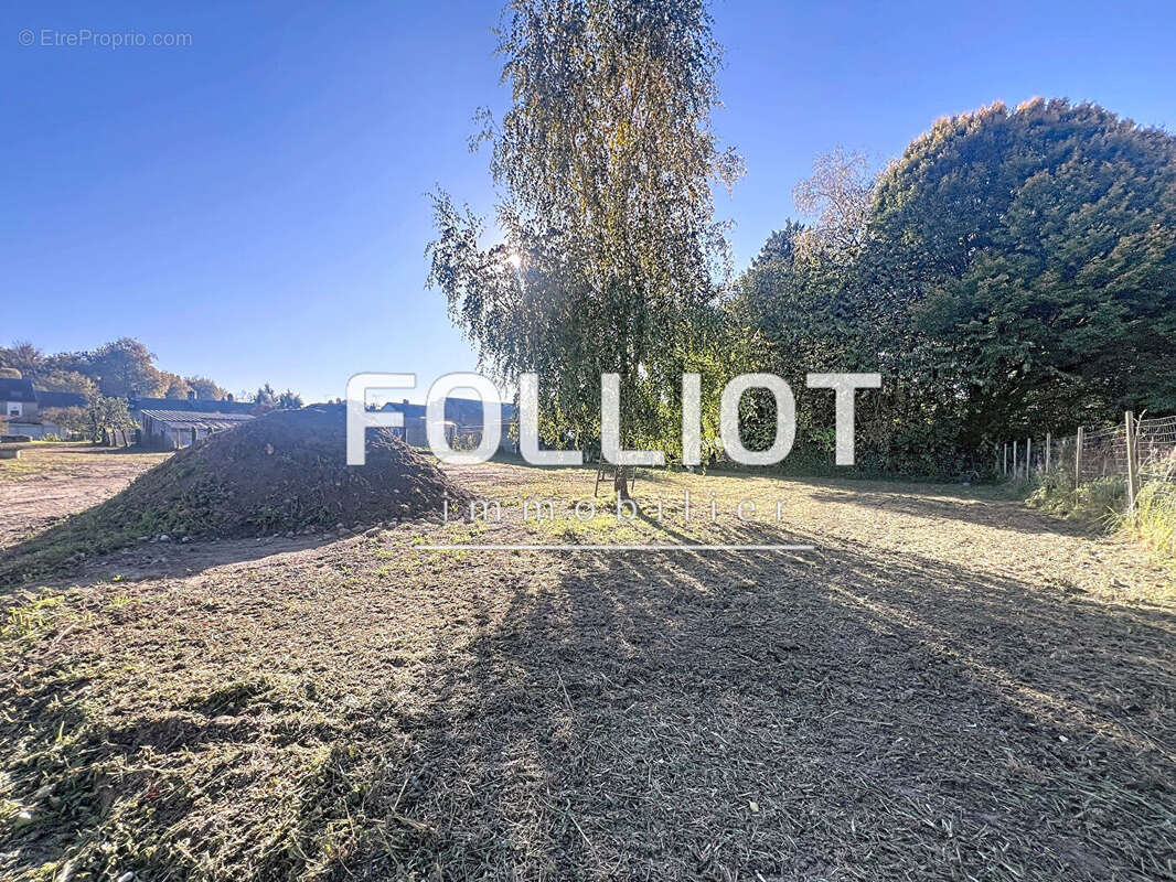 Terrain à LE VAL-SAINT-PERE