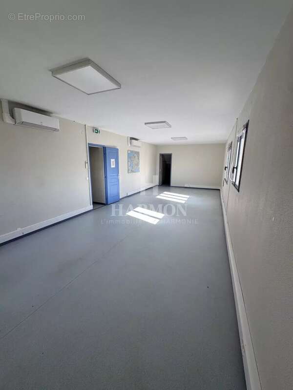 Commerce à SERRES-CASTET