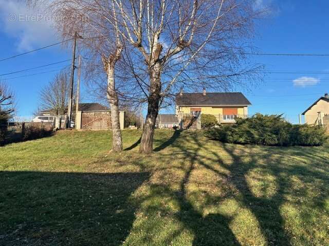 Terrain à CHAMBERET