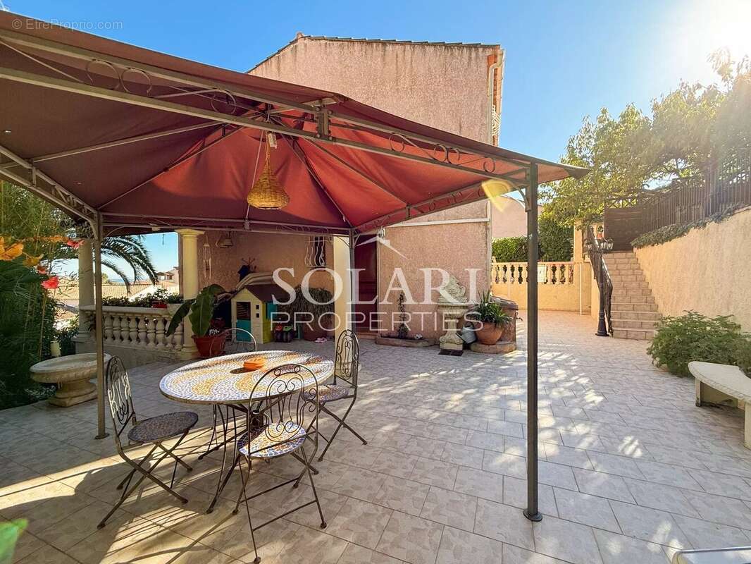 Maison à MANDELIEU-LA-NAPOULE