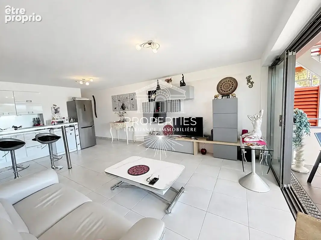 Le lavandou - t3 de 2015 - 65 m² - ascenseur - terrasse - parking - photo 2