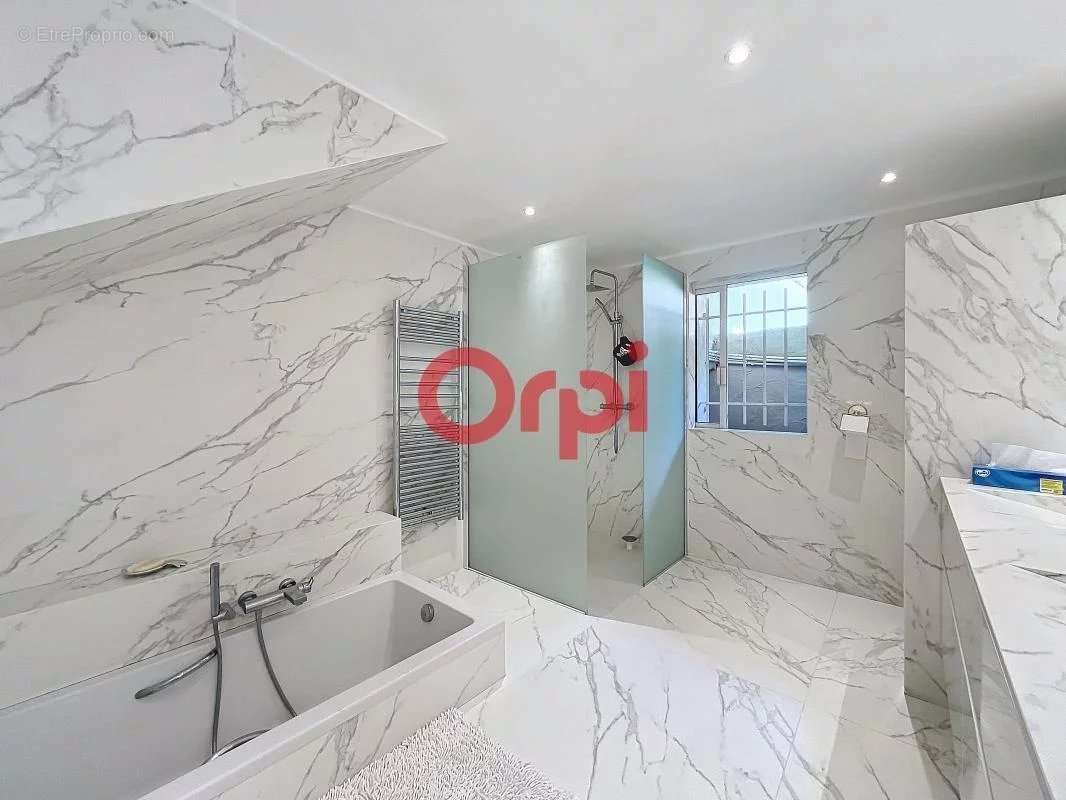 Maison à PLAN-DE-LA-TOUR