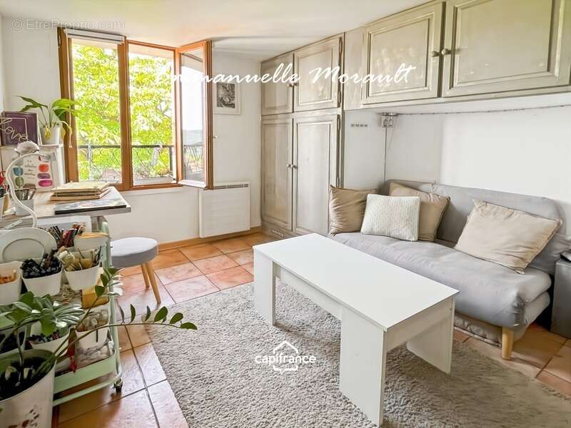 Appartement à BAGNOLS-EN-FORET