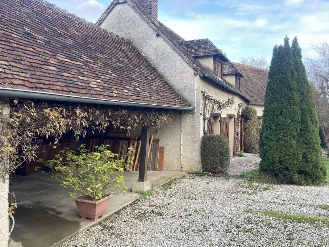 Maison à LA HAUTEVILLE