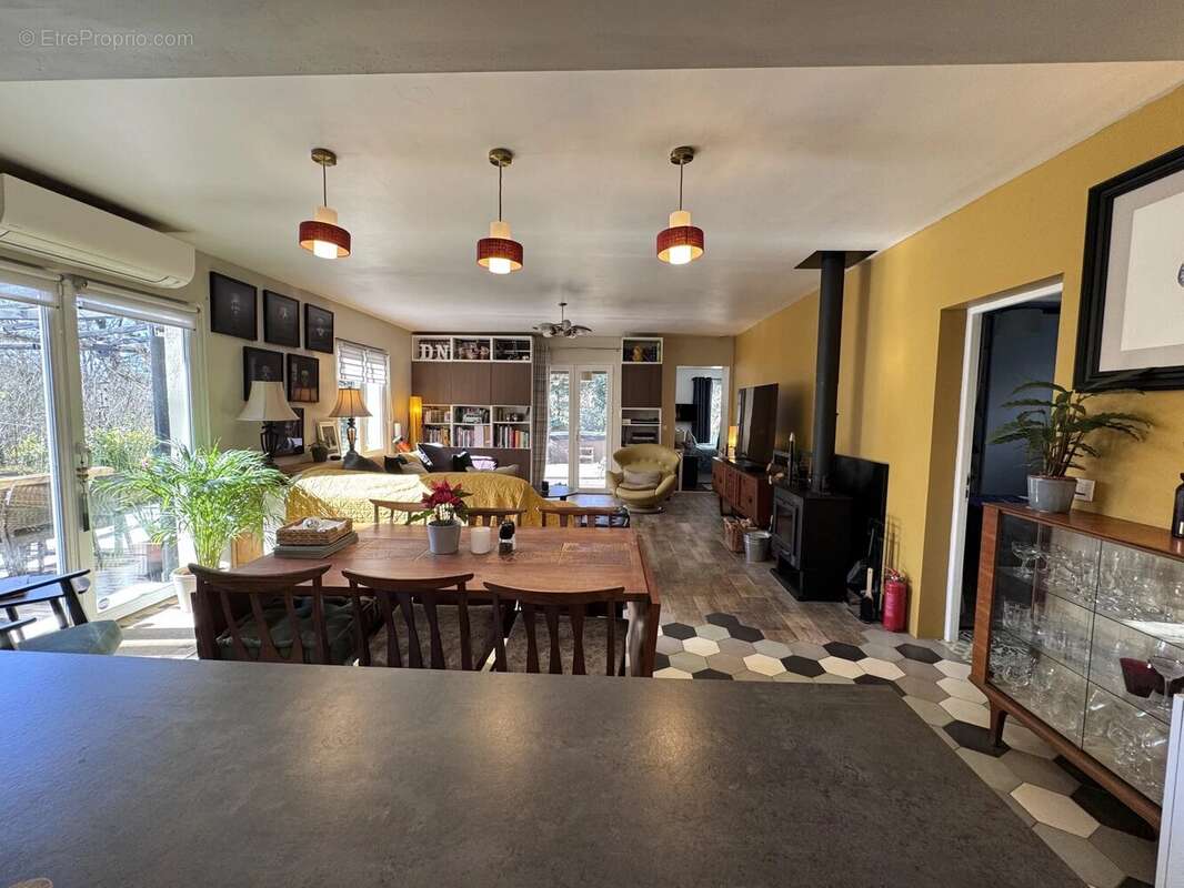 Maison à ENTRECASTEAUX