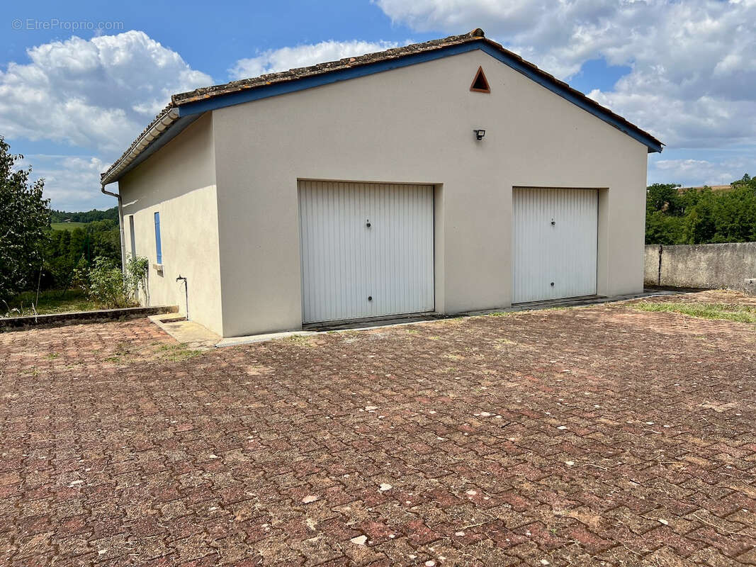 Secteur Villeneuve sur Lot, à la campagne sans aucun vis-à-vis, cette maison pleine de charme et de caractère avec son pigeonnie - photo 9