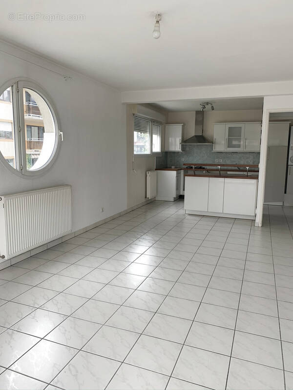 Appartement à COLLONGES-SOUS-SALEVE