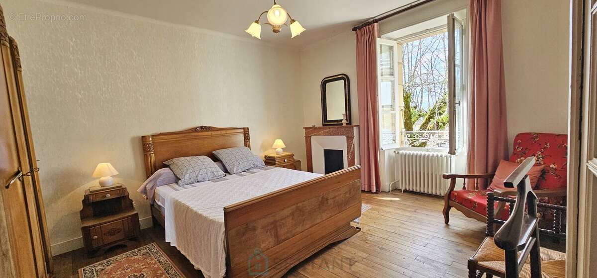 Rare à Domme  Maison de caractère avec 2 appartements, jardin, cave et grand garage - photo 15