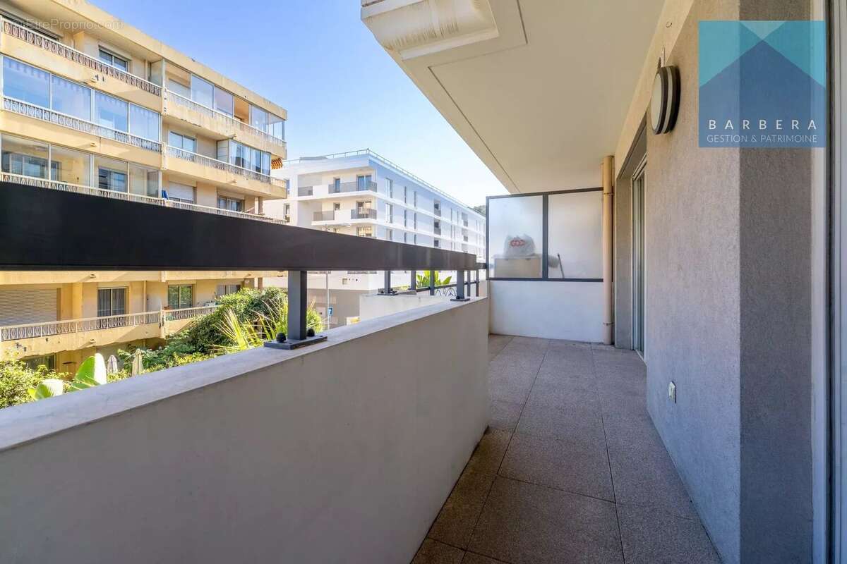 Appartement à SAINT-LAURENT-DU-VAR