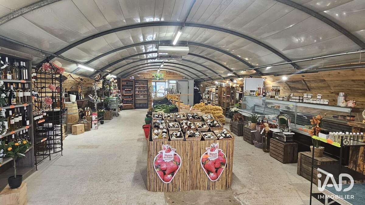 Photo 2 - Commerce à LORGUES