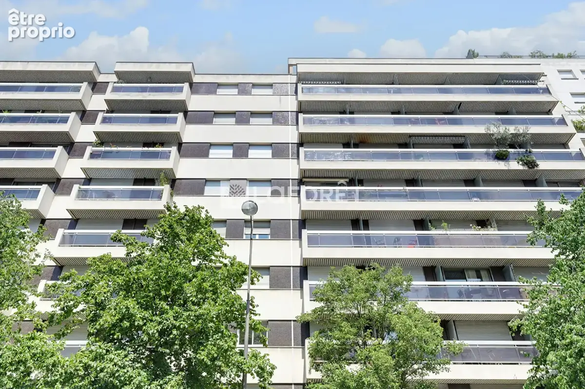 75015: SEVRES-LECOURBE Étage élevé - Balcon - Lumineux - Vue dégagée - Vendu Libre! - photo 8